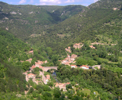 Le village de Madi�res vu depuis le Castellas